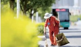 环卫工人抖阴记：城市背后的辛勤付出与不为人知的故事