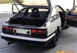 AE86经典车评测：老司机分享亚洲抖阴驾驶体验