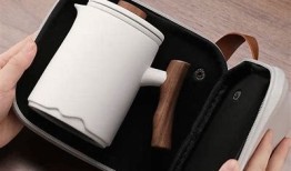 抖阴十抖臀飞机杯：揭示新型成人玩具的魅力与使用体验