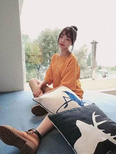 抖阴小师妹：青春逆袭与搞笑冒险的奇妙之旅