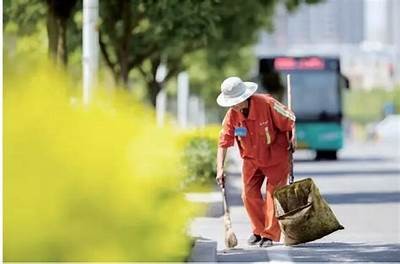 环卫工人抖阴记：城市背后的辛勤付出与不为人知的故事