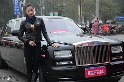 富二代的奢华生活与抖阴走向：揭示新时代年轻人的消费与娱乐心理