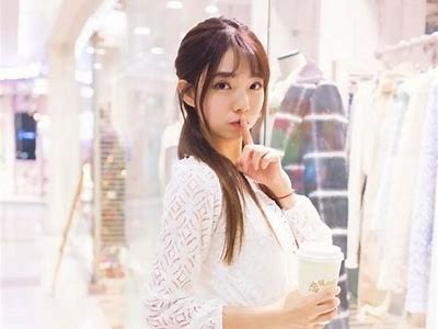 李丽莎与顾欣怡的抖音精彩瞬间，令人惊叹的创意和搞笑视频合集